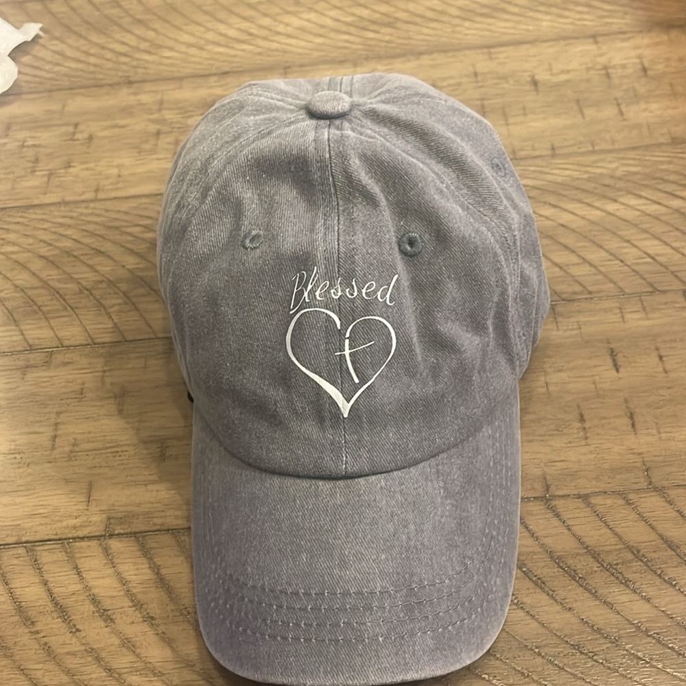 Nice comfortable hat - Picture 2 of 3